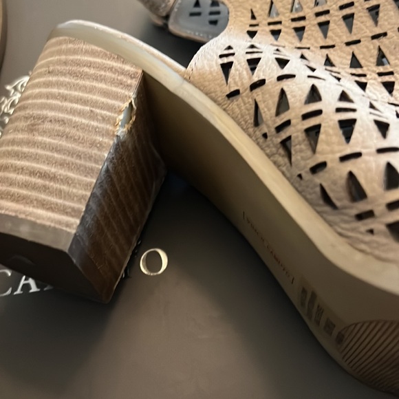 Vince Camuto Almond Beige heeled sandal size 8.5 - Picture 5 of 5